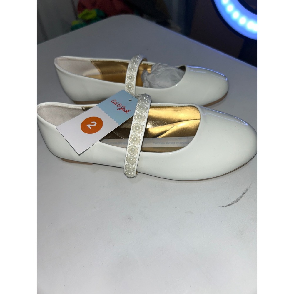 Cat & Jack Brooke White Patent Pearl Strap Mary Jane Dress Shoes Girls Size 2